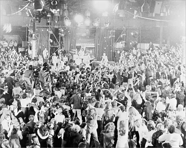 A crowd scene from Stardust (1974)