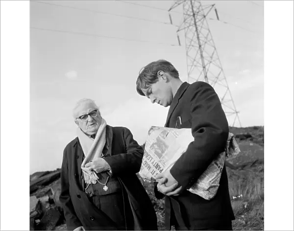 Finlay Currie and Tom Courtenay in a scene from Billy Liar (1963)