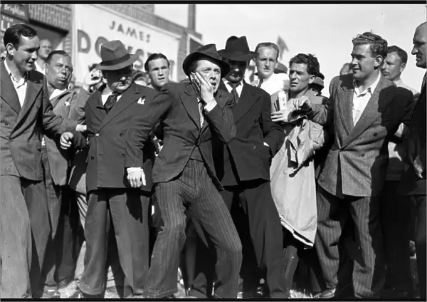 A scene set in a crowd from Brighton Rock (1947)