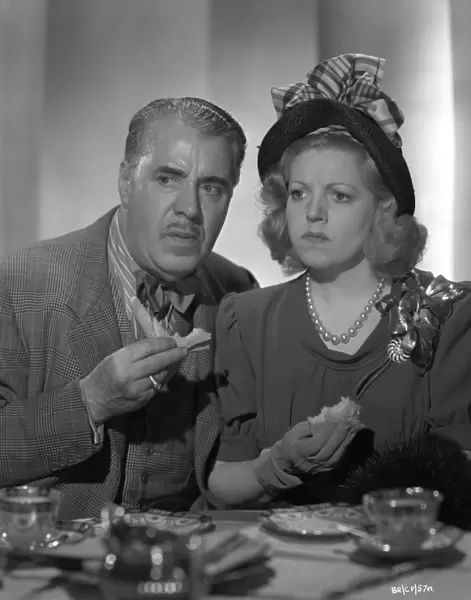 George Carney and Hermione Baddeley in Brighton Rock (1947)