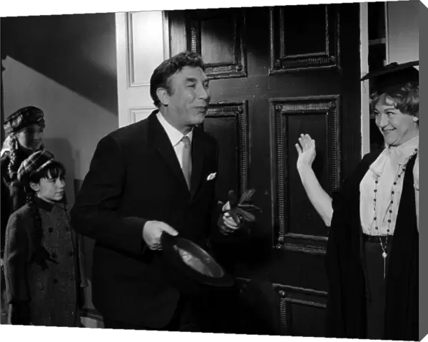 The Great St. Trinians train robbery (1966)