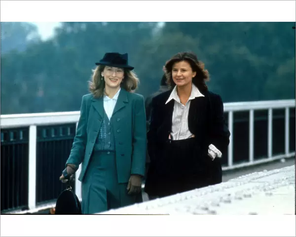 Meryl Streep and Tracey Ullman in a scene from Plenty (1985)