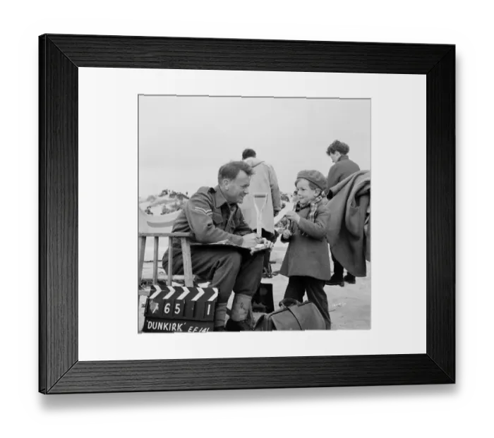 Framed Print : John Mills in Dunkirk (1958) Framed Print : John Mills in Dunkirk (1958)