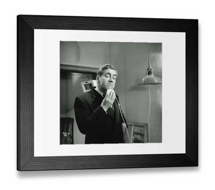 Framed Print : Punch and Judy Man (The) (1963) Framed Print : Punch and Judy Man (The) (1963)