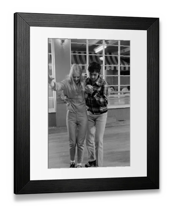 Framed Print : Rosalind Ayres and David Essex