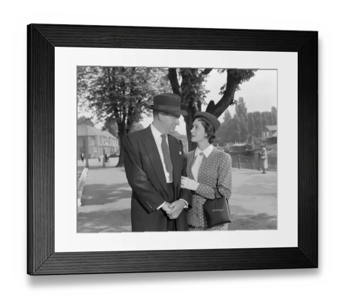 Framed Print : Bernard Lee and Maxine Audley Framed Print : Bernard Lee and Maxine Audley