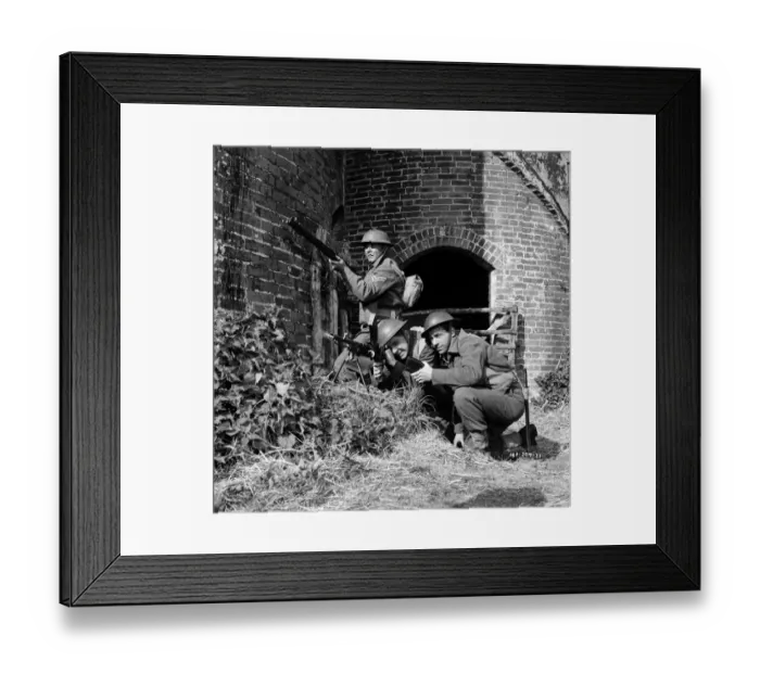 Framed Print : Corporal Bins fighting the Germans near a French farm