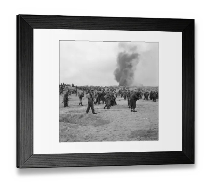 Framed Print : British troops stranded on the beach Framed Print : British troops stranded on the beach