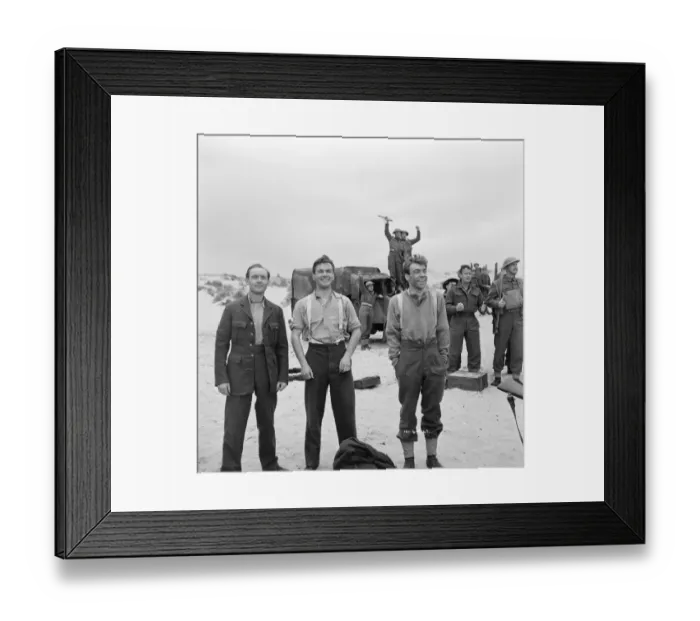 Framed Print : British Soldiers on the beach Framed Print : British Soldiers on the beach