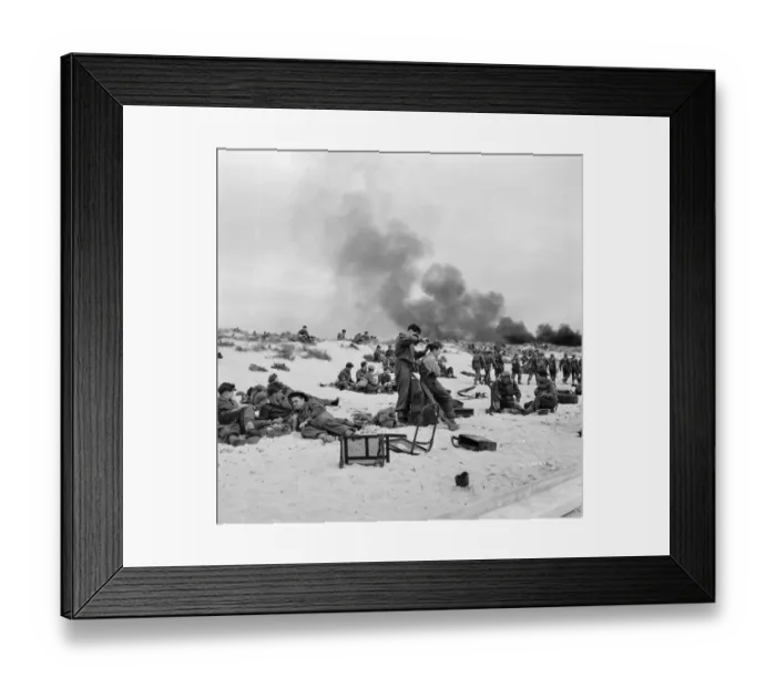 Framed Print : British Soldiers on the beach Framed Print : British Soldiers on the beach