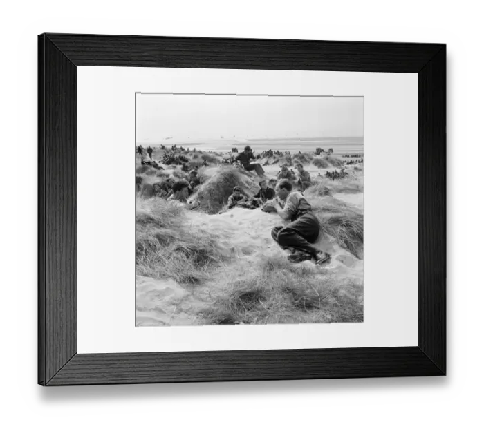 Framed Print : British Soldiers on the beach Framed Print : British Soldiers on the beach