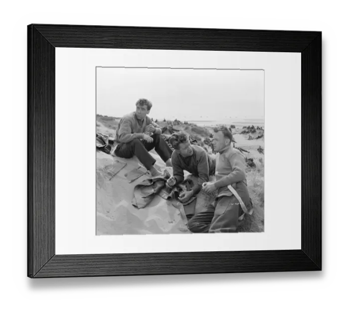 Framed Print : John Mills in Dunkirk (1958) Framed Print : John Mills in Dunkirk (1958)