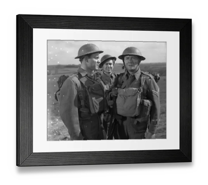 Framed Print : John Mills in Dunkirk (1958) Framed Print : John Mills in Dunkirk (1958)