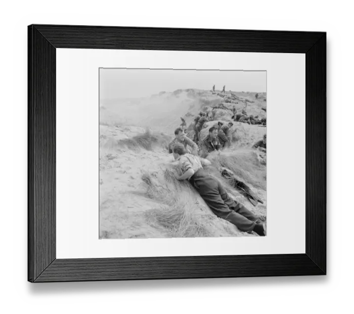 Framed Print : John Mills in Dunkirk (1958) Framed Print : John Mills in Dunkirk (1958)