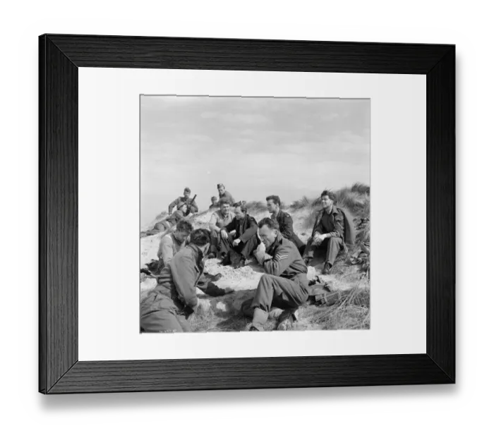 Framed Print : John Mills in Dunkirk (1958) Framed Print : John Mills in Dunkirk (1958)