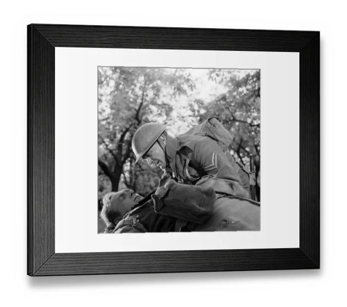 Framed Print : John Mills in Dunkirk (1958) Framed Print : John Mills in Dunkirk (1958)