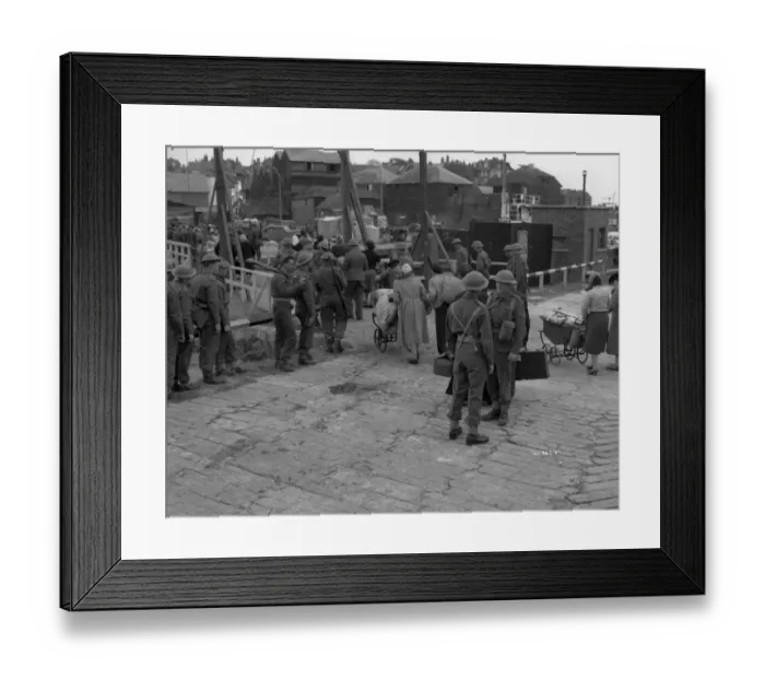 Framed Print : A scene from Dunkirk (1958) Framed Print : A scene from Dunkirk (1958)