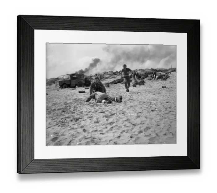 Framed Print : A scene from Dunkirk (1958) Framed Print : A scene from Dunkirk (1958)