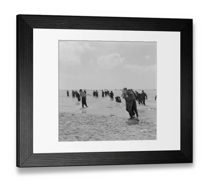 Framed Print : British troops stranded on the beach Framed Print : British troops stranded on the beach