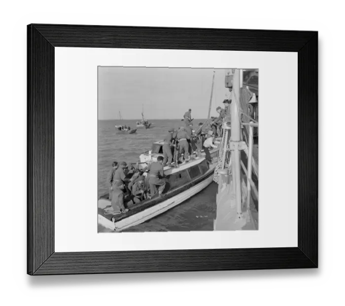 Framed Print : British soldiers board a Royal Navy ship Framed Print : British soldiers board a Royal Navy ship