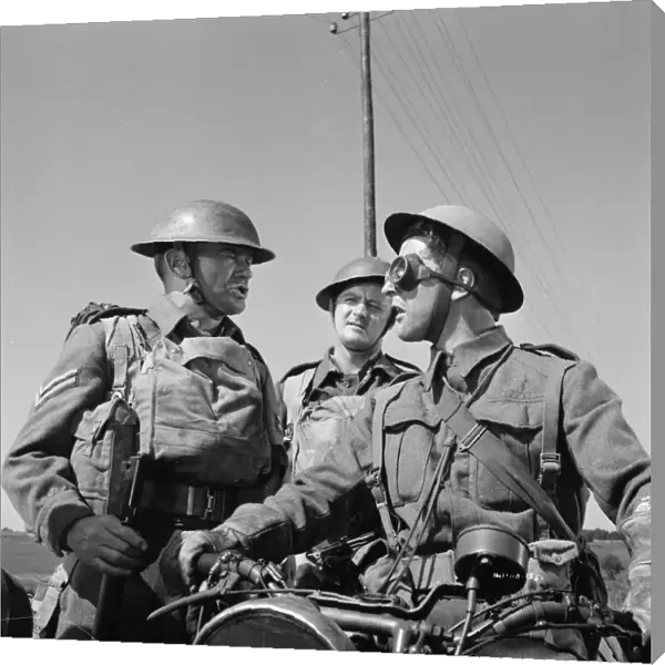 Corporal Bins (John Mills) asks information to another British soldier on a motorbike