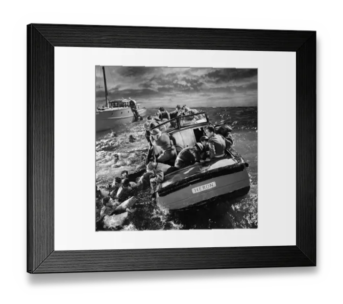Framed Print : A night sequence from Dunkirk (1958) Framed Print : A night sequence from Dunkirk (1958)