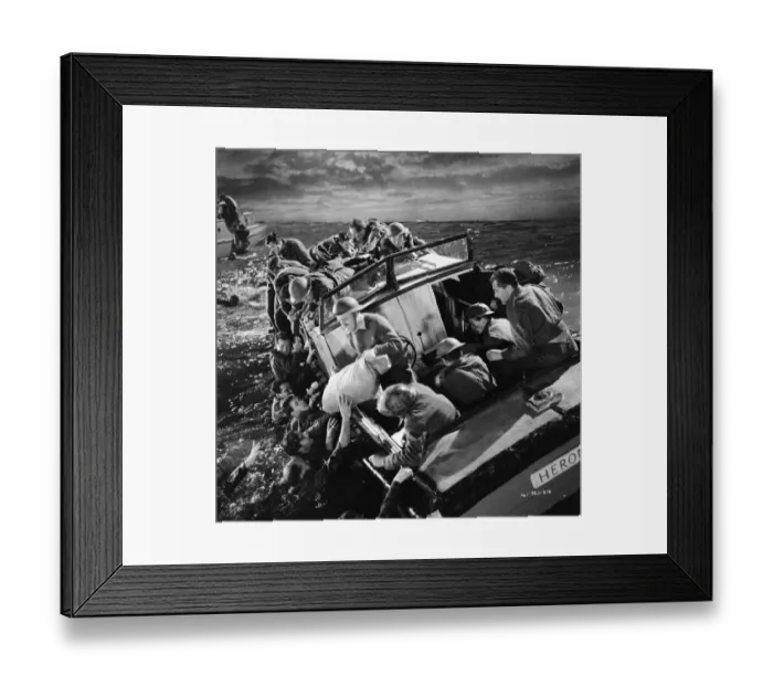 Framed Print : A night sequence from Dunkirk (1958) Framed Print : A night sequence from Dunkirk (1958)