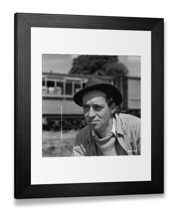 Framed Print : John Gregson as Gordon