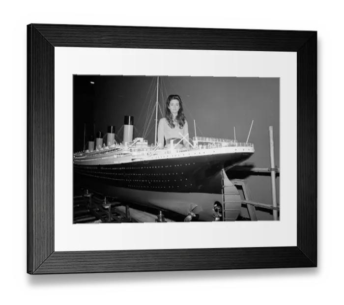 Framed Print : sos1979 bw neg 071