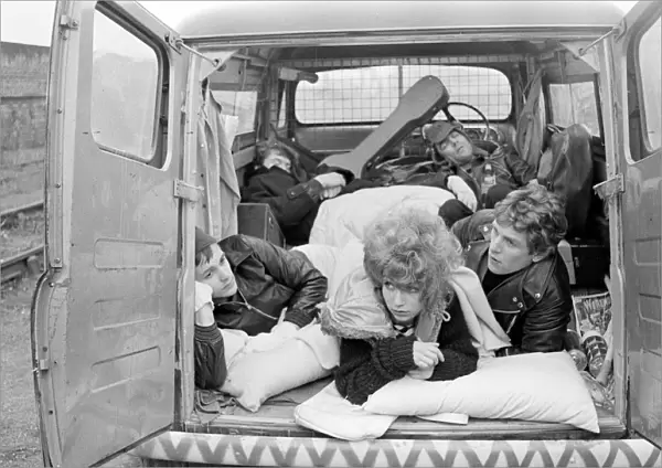 tour life. a scene from Stardust (1974) directed by Michael Apted