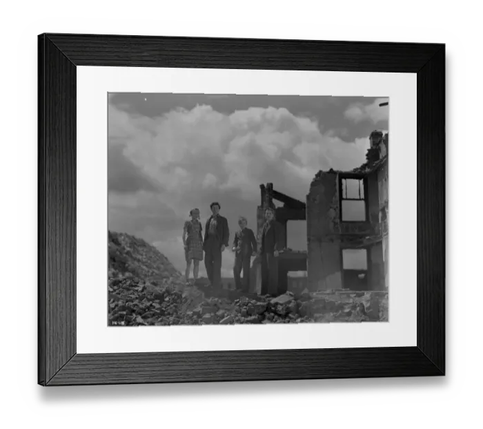 Framed Print : hue1947 bw neg 024 Framed Print : hue1947 bw neg 024