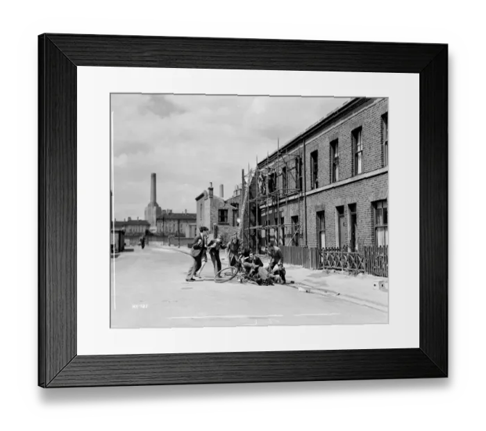 Framed Print : hue1947 bw neg 027 Framed Print : hue1947 bw neg 027