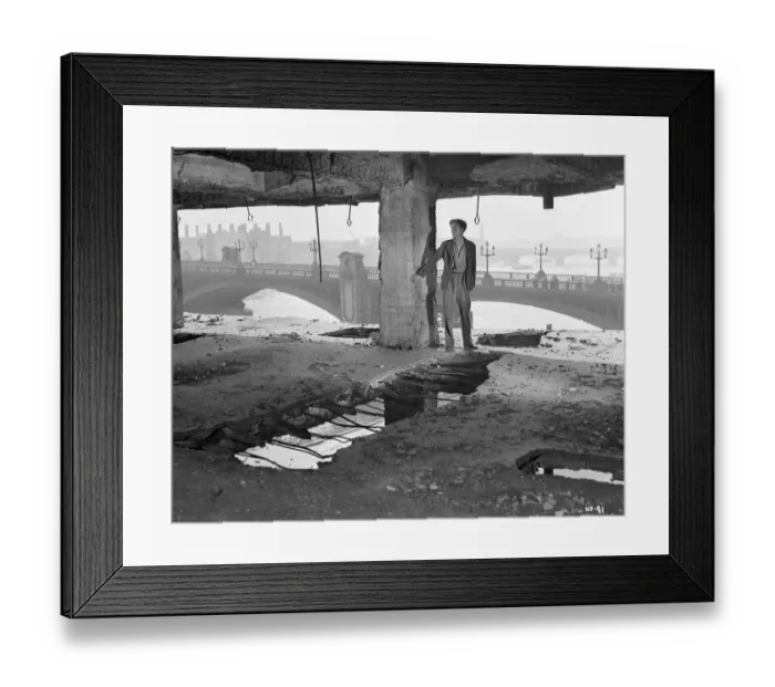Framed Print : hue1947 bw neg 034 Framed Print : hue1947 bw neg 034