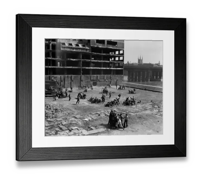Framed Print : hue1947 bw neg 041 Framed Print : hue1947 bw neg 041