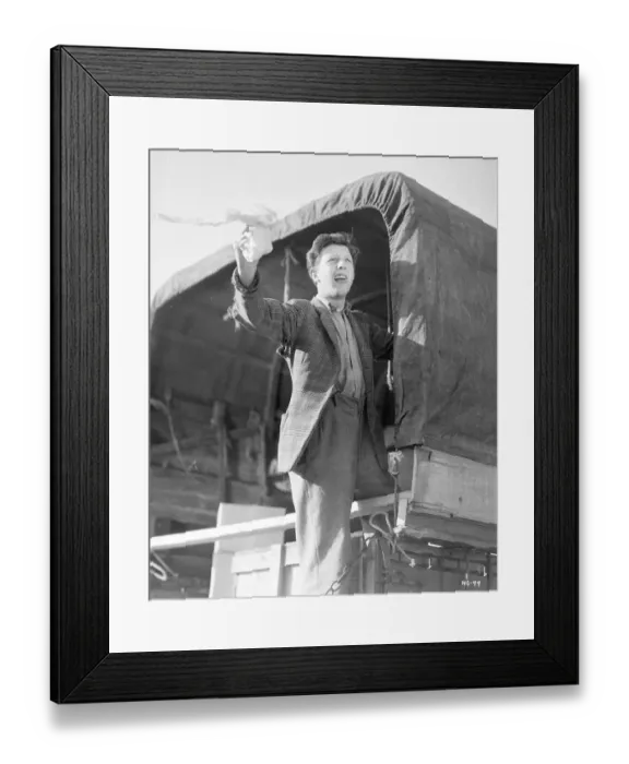 Framed Print : hue1947 bw neg 046 Framed Print : hue1947 bw neg 046