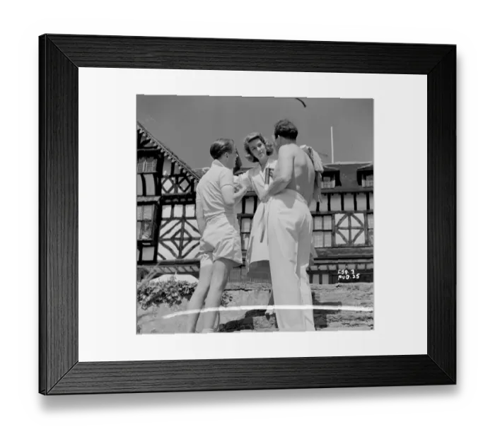 Framed Print : sch1960 bw neg pub 025