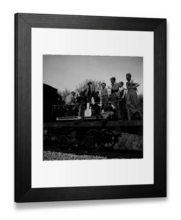 Framed Print : aga1948 bw neg 084 Framed Print : aga1948 bw neg 084