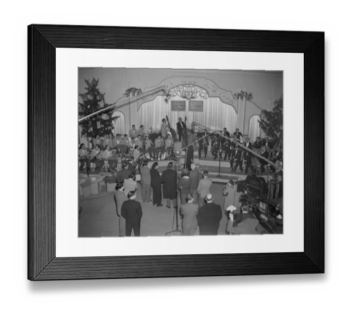 Framed Print : dan1950 bw neg pub 051 Framed Print : dan1950 bw neg pub 051