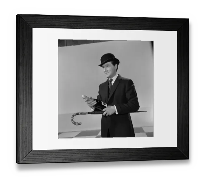 Framed Print : ave ame tit bw neg 008