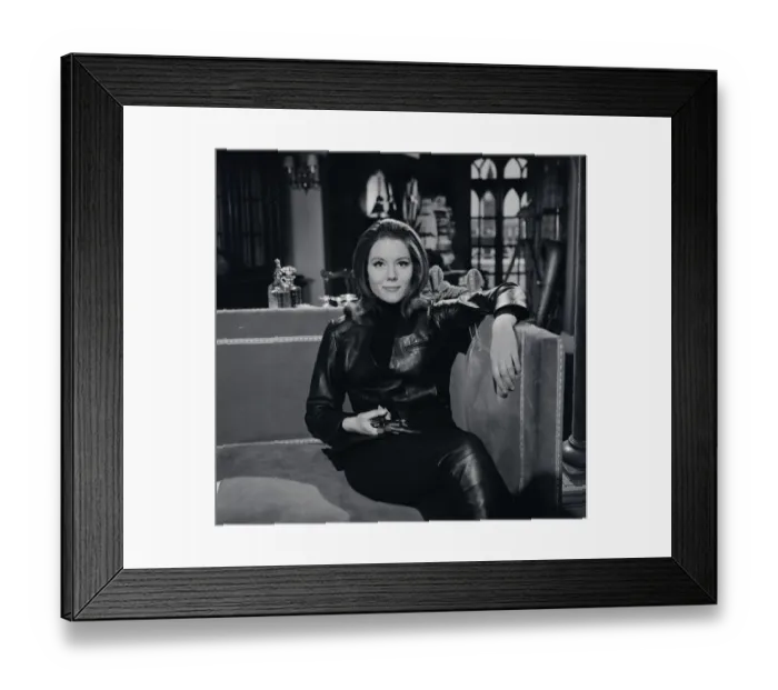 Framed Print : ave rig bw neg por 009