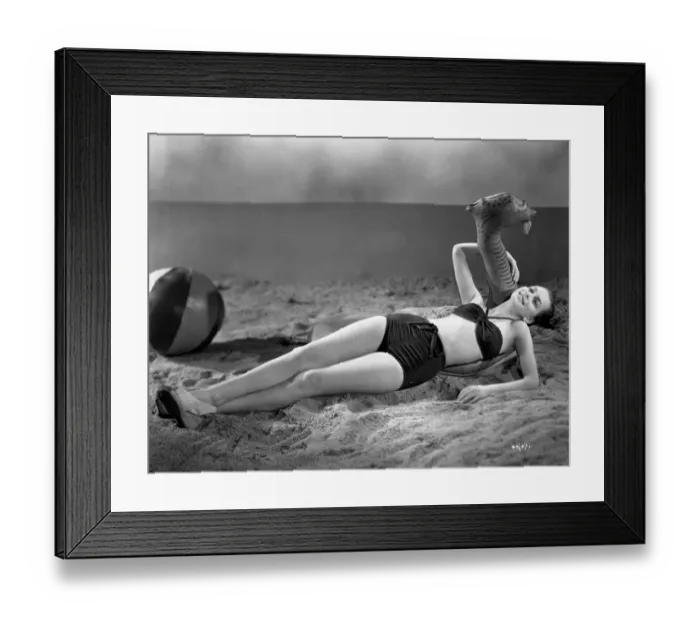 Framed Print : Carol Marsh in a publicity portrait for Brighton Rock (1947) Framed Print : Carol Marsh in a publicity portrait for Brighton Rock (1947)