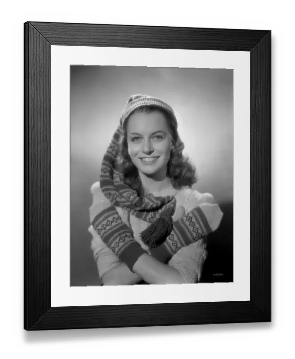 Framed Print : Carol Marsh smiles in a promotional image for Brighton Rock (1947) Framed Print : Carol Marsh smiles in a promotional image for Brighton Rock (1947)