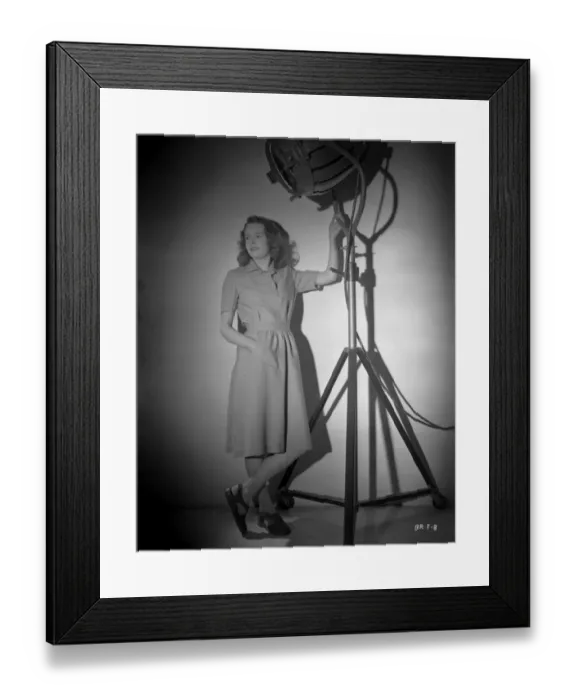 Framed Print : Carol Marsh smiles in a promotional image for Brighton Rock (1947) Framed Print : Carol Marsh smiles in a promotional image for Brighton Rock (1947)