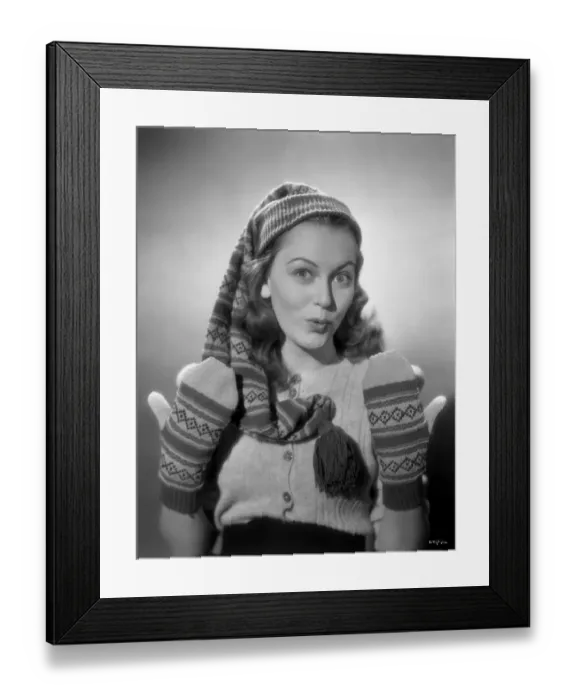 Framed Print : Carol Marsh in a publicity portrait for Brighton Rock (1947) Framed Print : Carol Marsh in a publicity portrait for Brighton Rock (1947)