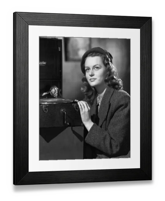 Framed Print : A production portrait from Brighton Rock (1947) Framed Print : A production portrait from Brighton Rock (1947)