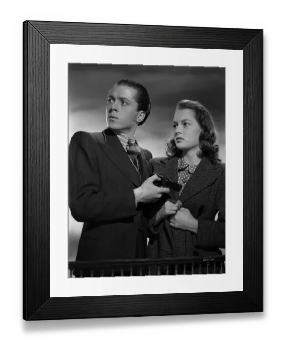 Framed Print : Pinkie and Rose in Brighton Rock (1947) Framed Print : Pinkie and Rose in Brighton Rock (1947)