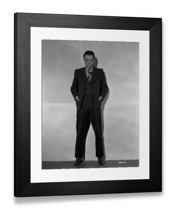 Framed Print : Richard Attenborough in Brighton Rock (1947) Framed Print : Richard Attenborough in Brighton Rock (1947)