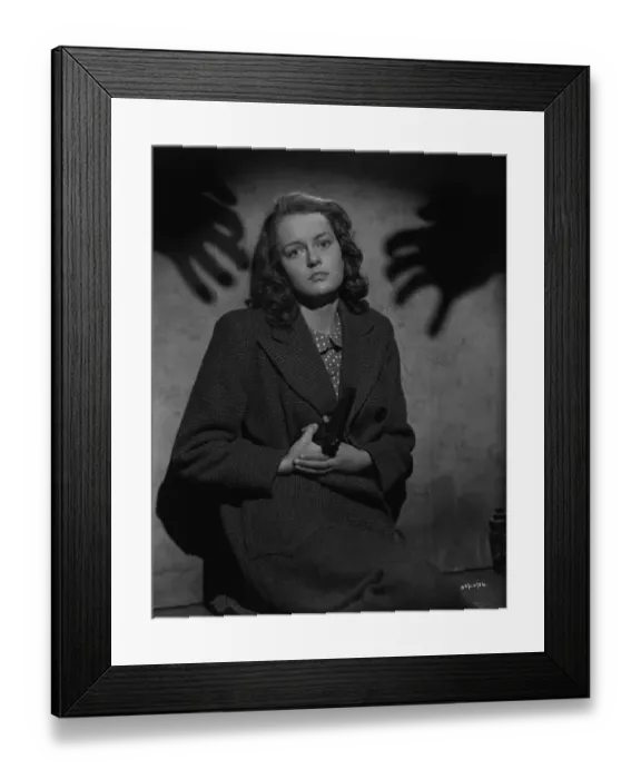 Framed Print : Carol Marsh in a publicity portrait for Brighton Rock (1947) Framed Print : Carol Marsh in a publicity portrait for Brighton Rock (1947)