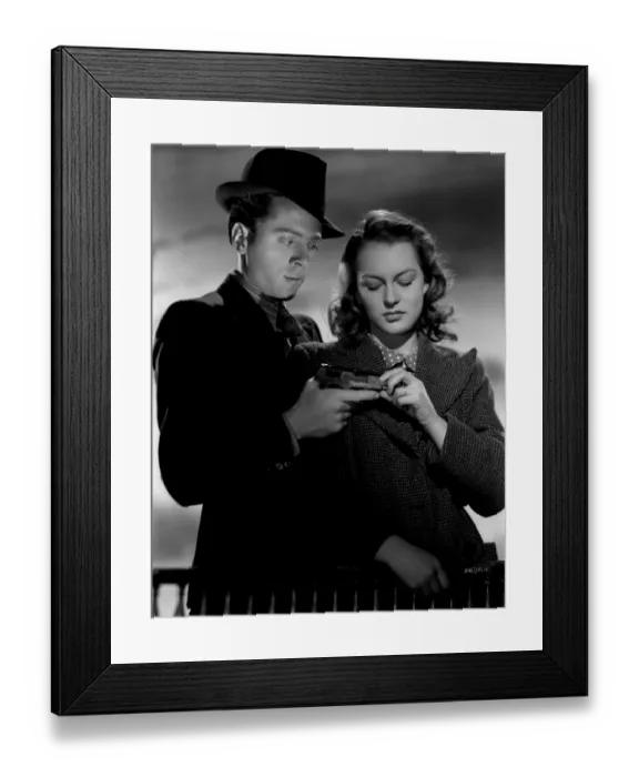 Framed Print : Pinkie and Rose in Brighton Rock (1947) Framed Print : Pinkie and Rose in Brighton Rock (1947)