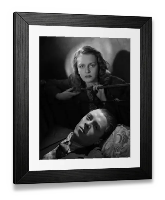 Framed Print : Carol Marsh and Richard Attenborough in Brighton Rock (1947) Framed Print : Carol Marsh and Richard Attenborough in Brighton Rock (1947)